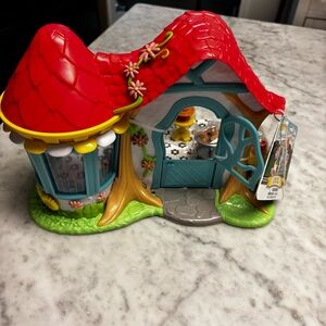 Honey Bee Acres Bees Teas Pastry Shop Playset.